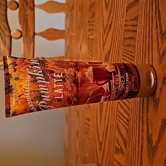 Bath and Body Works body cream - Picture 2 of 5